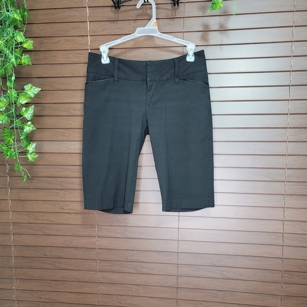 Old Navy Low Waist 12-in Women's Black Dress Shorts Size 1